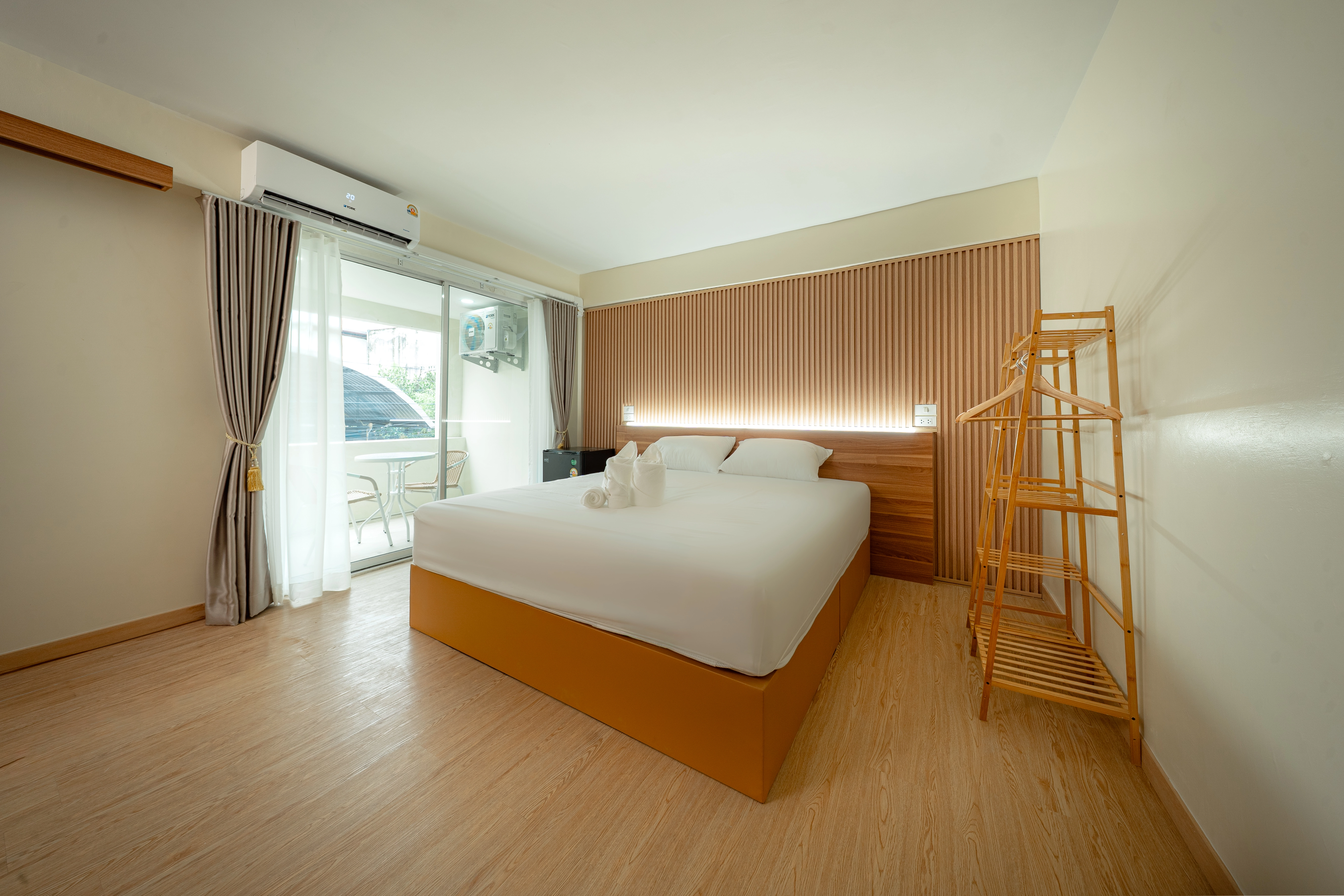 Deluxe Double Bed and Twin